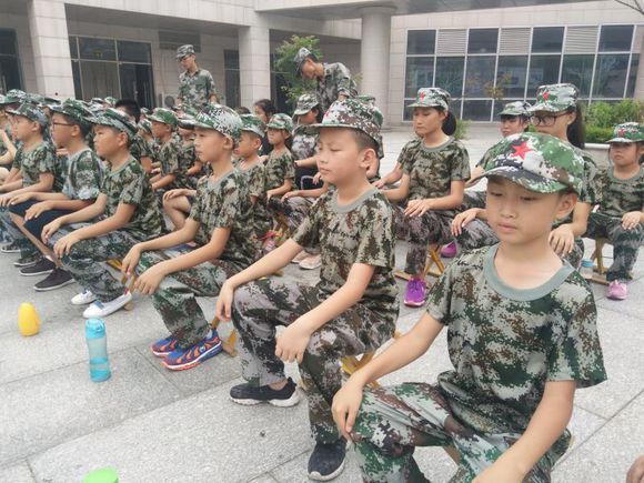 假期军事夏令营有什么锻炼孩子斗志的方法