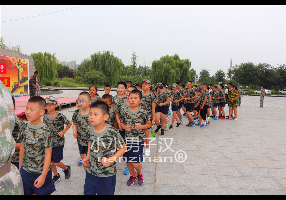 济南附属中学军训活动在小硬汉军事夏令营基地圆满落幕