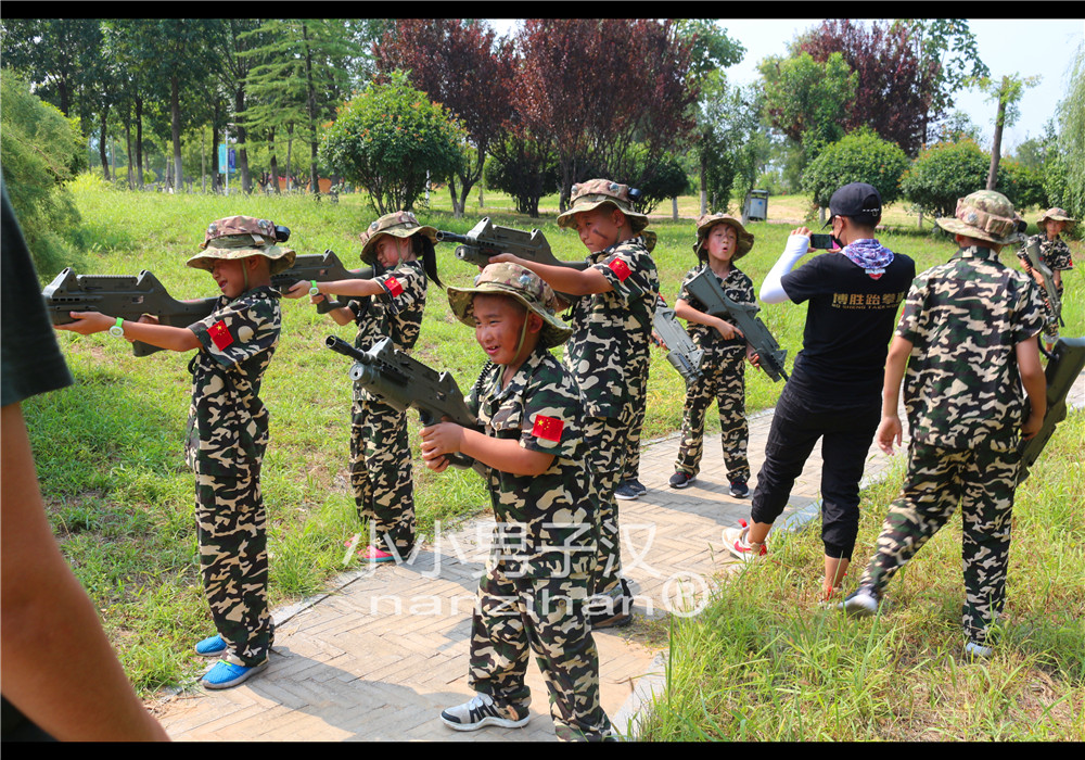 济南七岁儿童军事夏令营