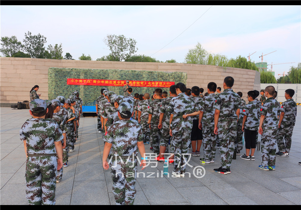 济南某训练中心基地的2019军旅夏令营开展的项目有哪些？