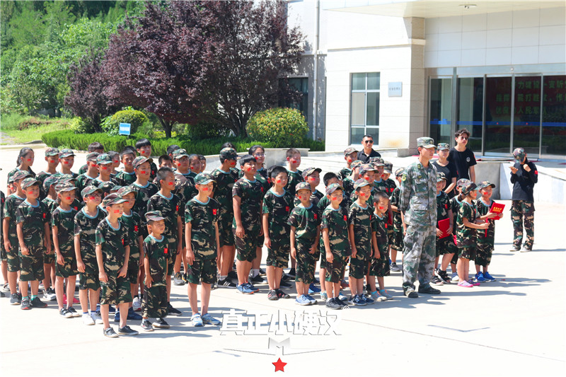 参加儿童特种兵训练营让孩子心怀梦想