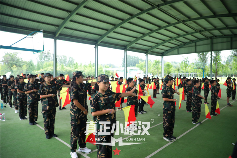 小硬汉训练营针对初中生的军事夏令营