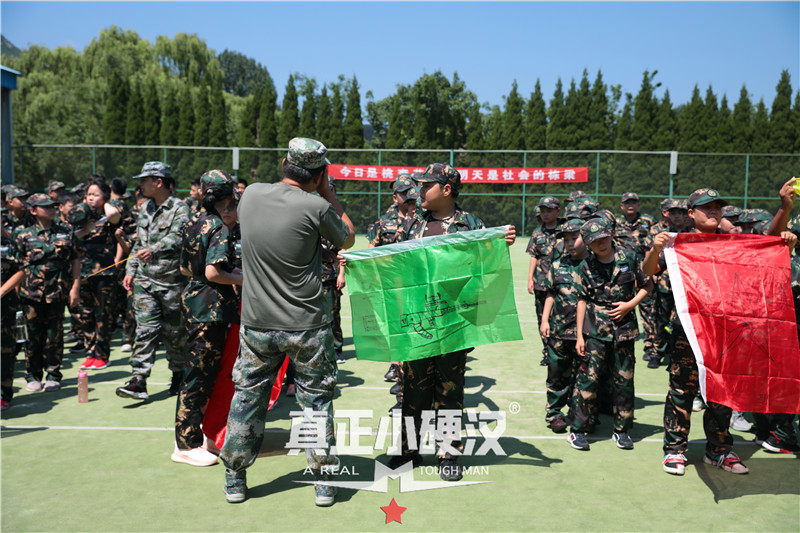 济南真正小硬汉军事夏令营和小学生部队夏令营