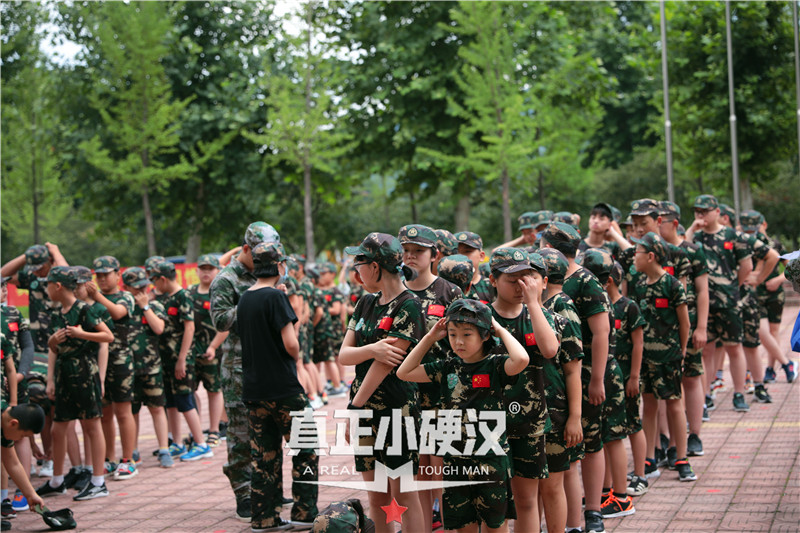 小学生军事夏令营都有哪些特色活动内容？