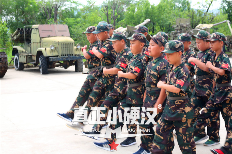参加2021济南小硬汉军事夏令营能让孩子收获什么?