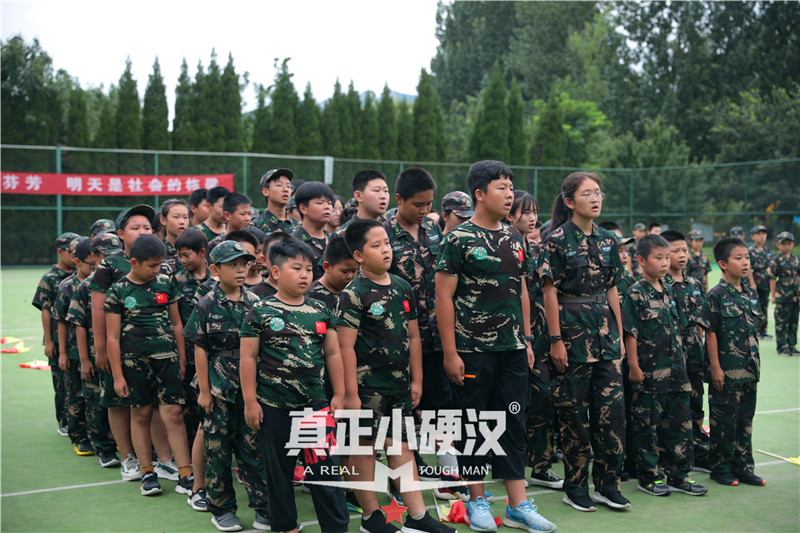 夏令营首选|真正小硬汉2021（济南）小硬汉军事夏令营火热报名中。