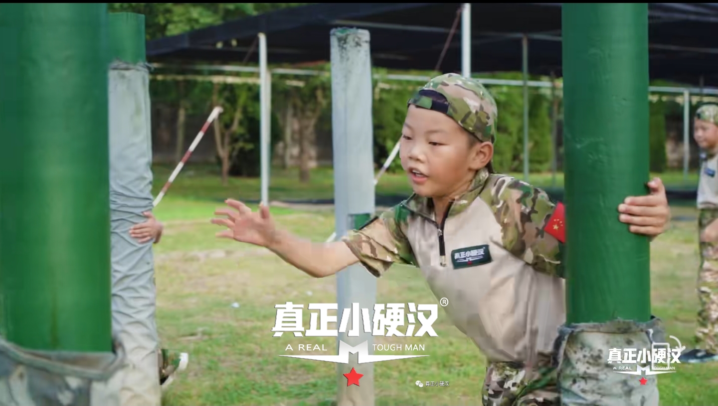 小硬汉军事夏令营：塑造青少年铁血担当，培育时代新人