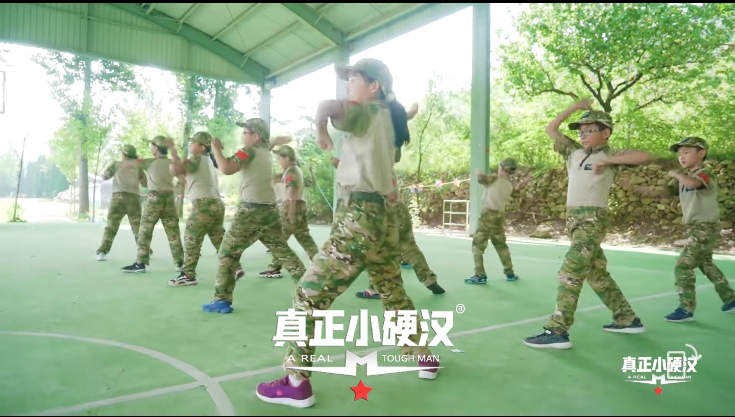 小硬汉军事夏令营：培育新时代青少年，铸就国防教育的坚实基石