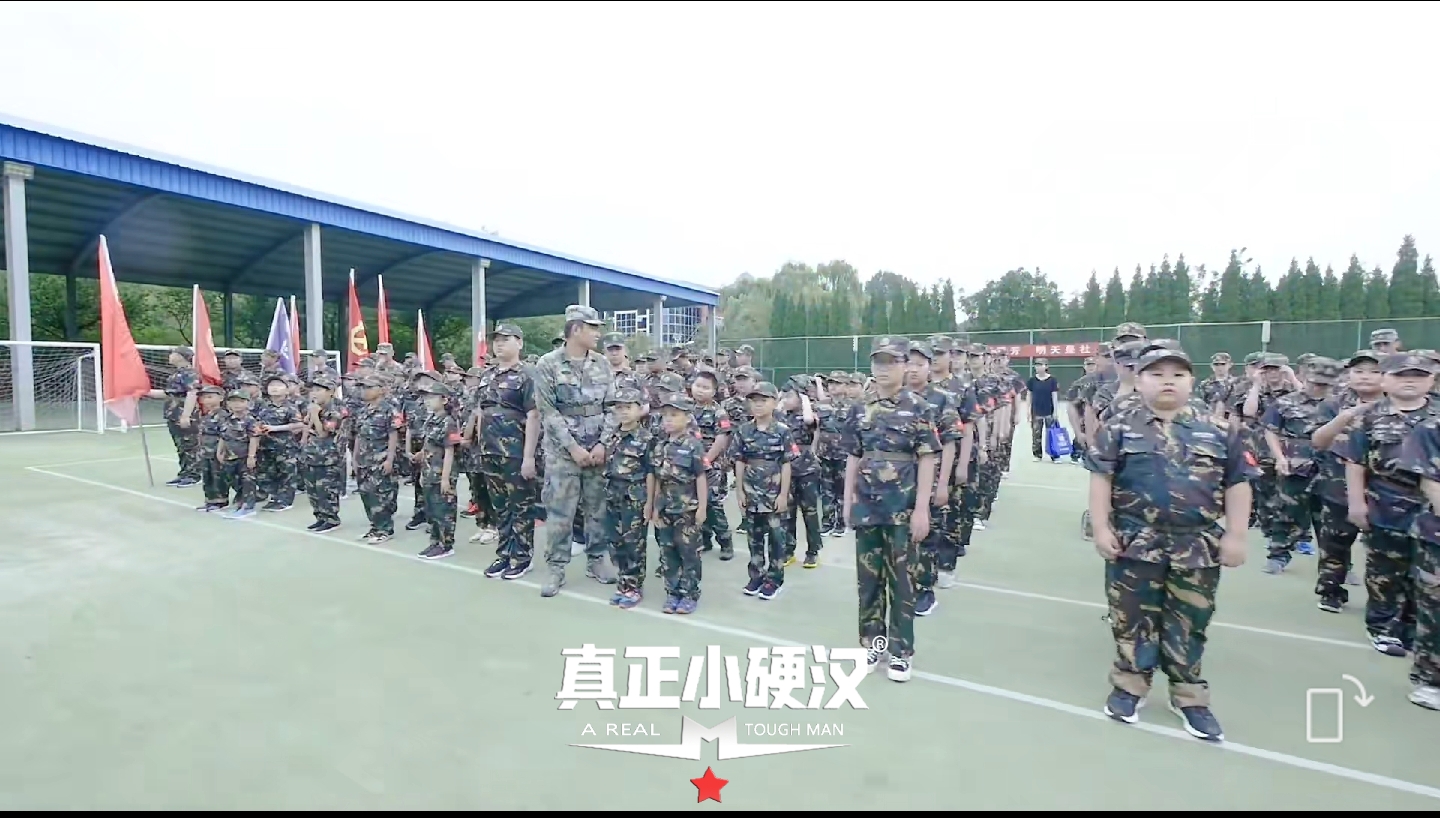 济南小硬汉军事夏令营：把国防教育课搬进校园，激发学生爱国热情