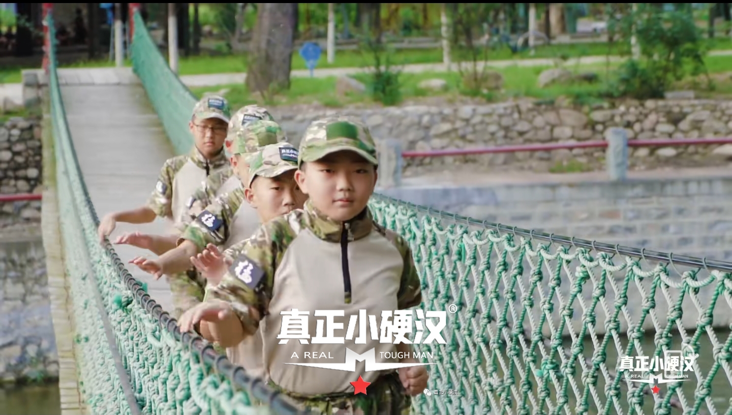 济南小硬汉军事夏令营：助力孩子摆脱“成长的烦恼”